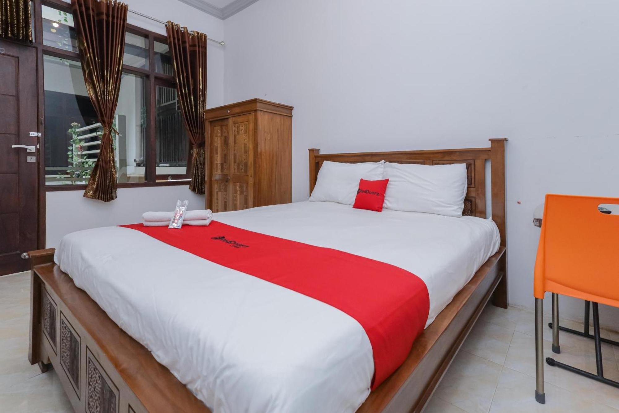 Reddoorz At Pondok Candra Surabaya Exterior photo