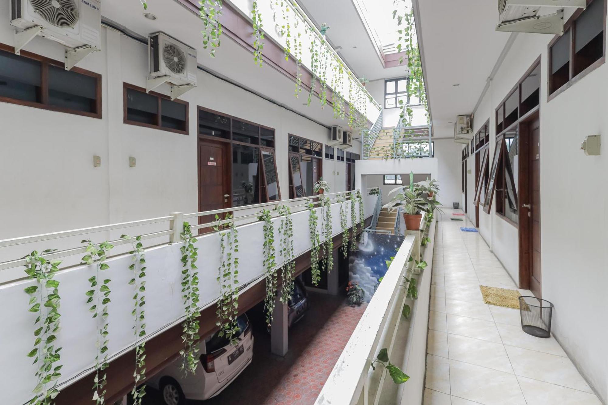 Reddoorz At Pondok Candra Surabaya Exterior photo