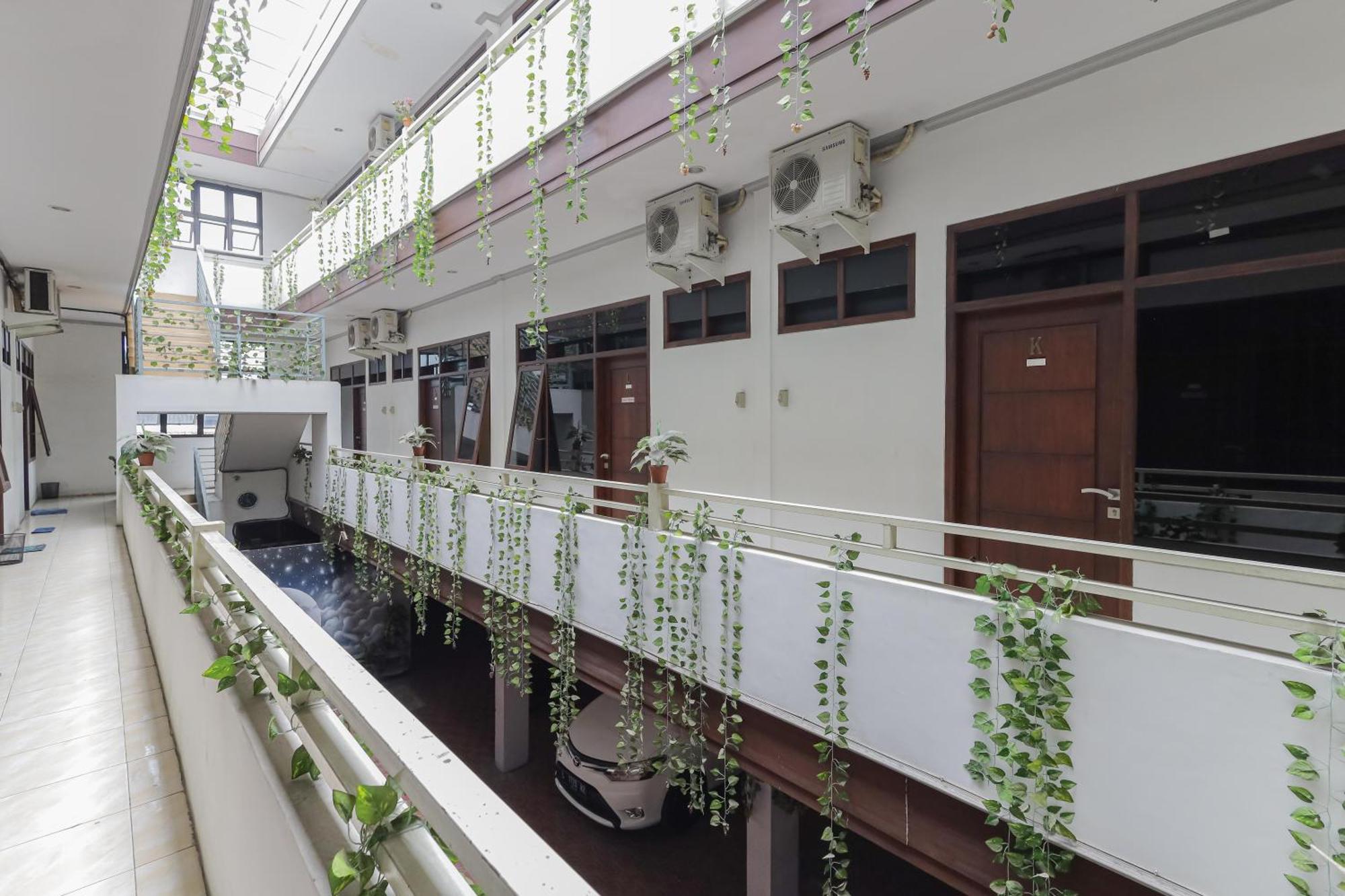 Reddoorz At Pondok Candra Surabaya Exterior photo