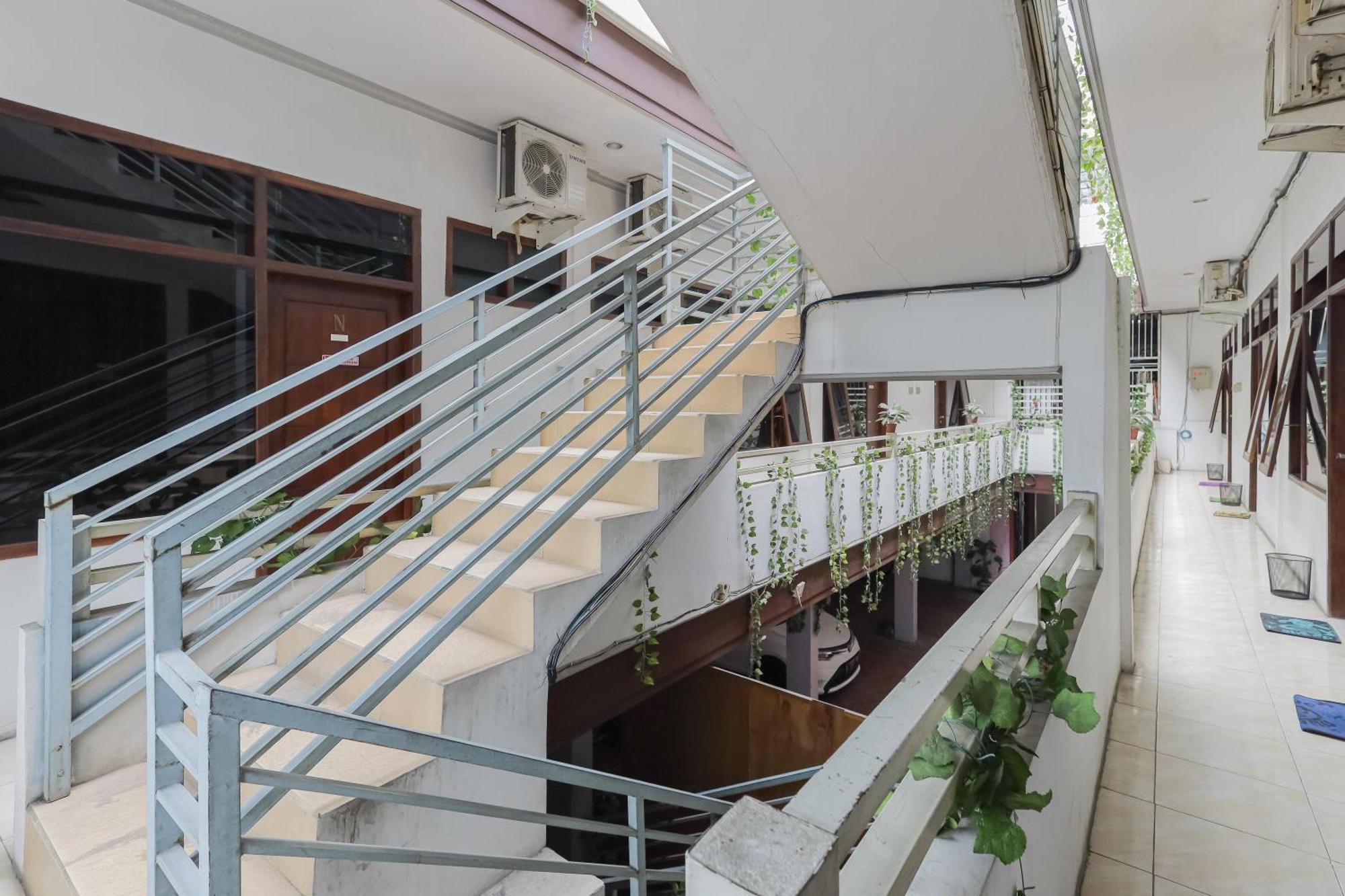 Reddoorz At Pondok Candra Surabaya Exterior photo