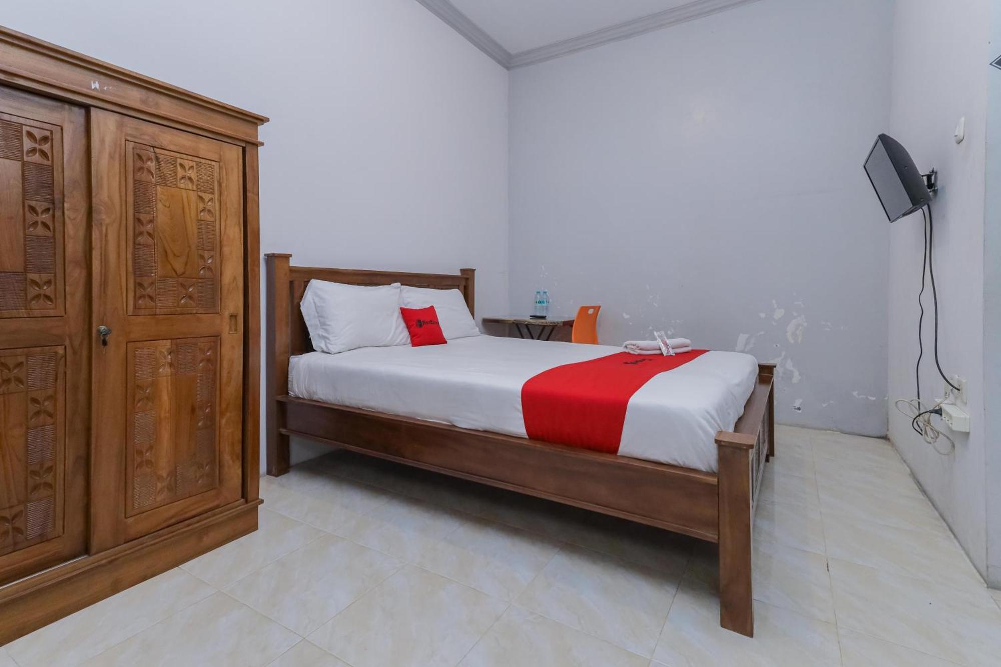 Reddoorz At Pondok Candra Surabaya Exterior photo