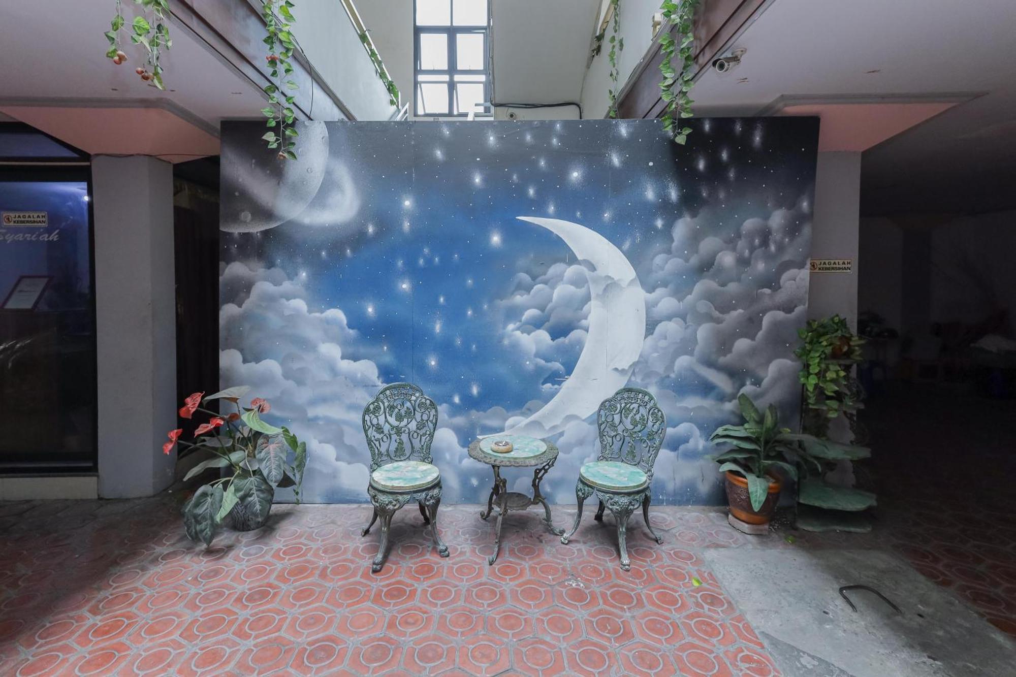 Reddoorz At Pondok Candra Surabaya Exterior photo