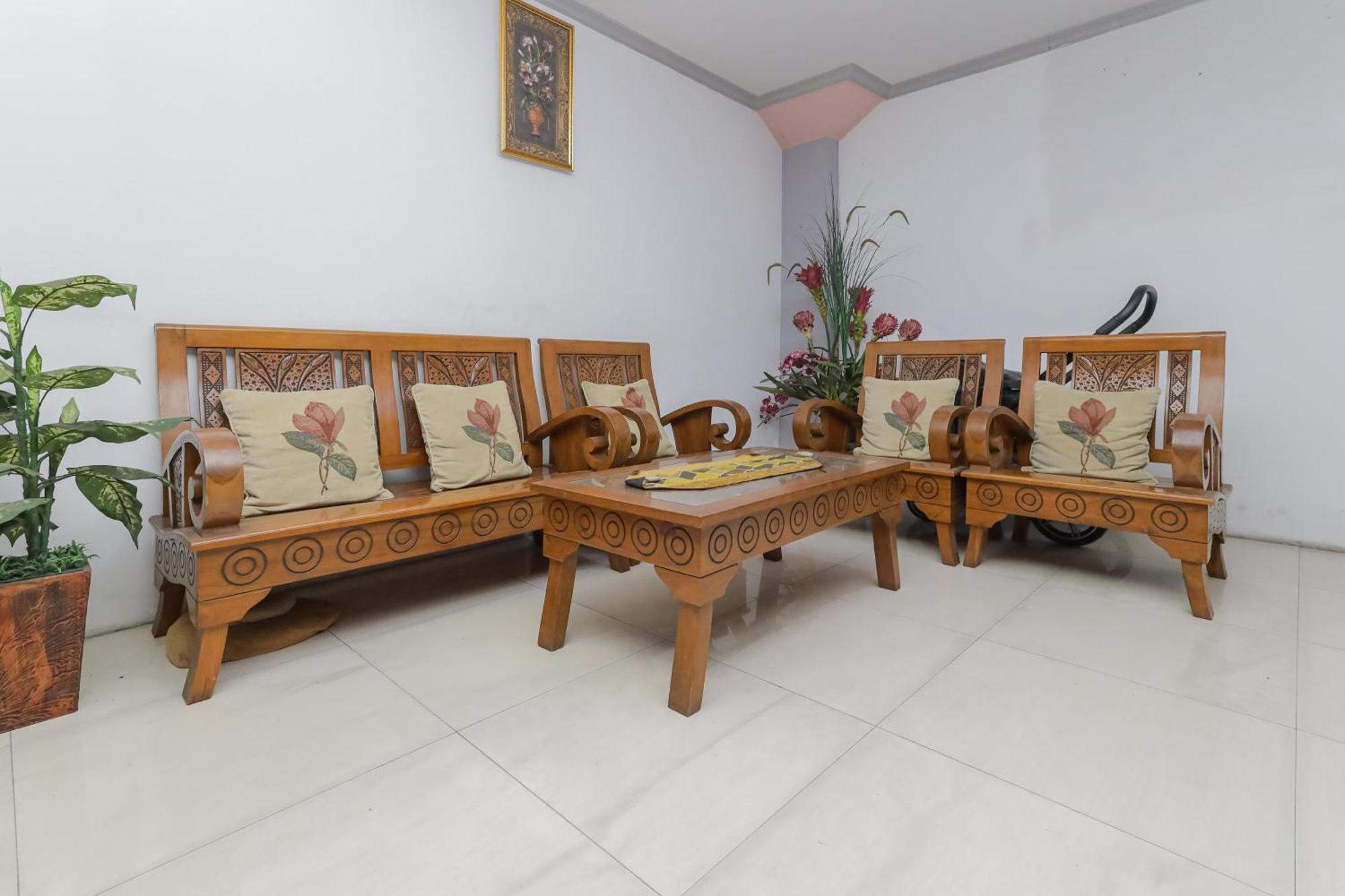 Reddoorz At Pondok Candra Surabaya Exterior photo