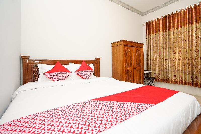 Reddoorz At Pondok Candra Surabaya Exterior photo